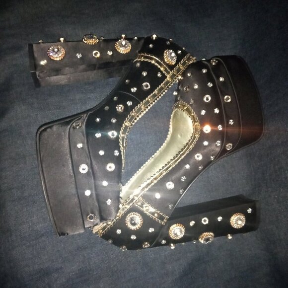 AZALEA WANG " ENTITLED ENTITIES  " GEM SATIN PUMP IN BLACK  (BRAND NEW!) - Picture 2 of 3